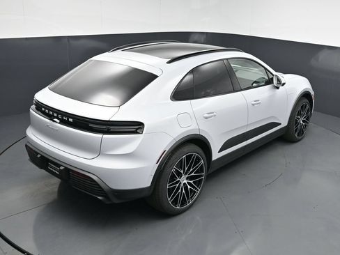 New 2026 Porsche Macan 4 Electric AWD/4WD image 17