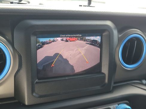 Used 2022 Jeep Wrangler Sport AWD/4WD image 18