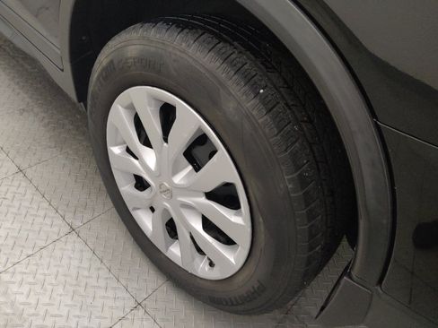 Used 2020 Nissan Rogue S FWD image 31