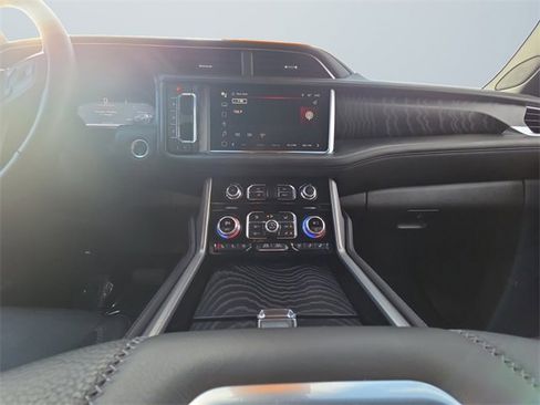 Used 2024 GMC Yukon XL Denali w/ Advanced Technology Package image 11