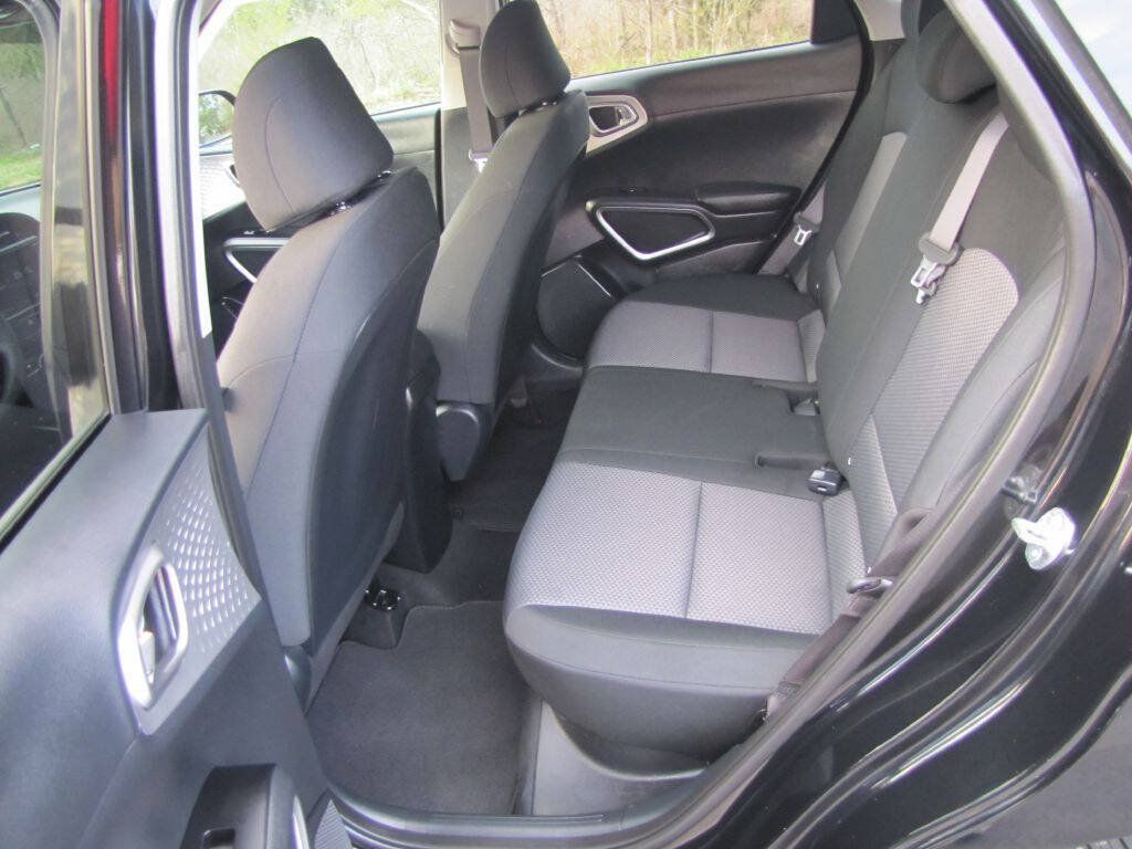 Used 2024 Kia Soul LX w/ Option Group 015 FWD image 17