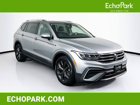 Used 2022 Volkswagen Tiguan SE w/ Panoramic Sunroof Package image 1