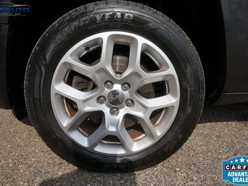 Used 2017 Jeep Renegade Latitude AWD/4WD image 14