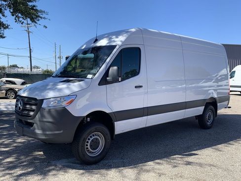 Used 2023 Mercedes-Benz Sprinter 2500 image 5
