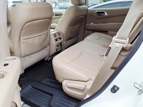 Used 2020 Nissan Pathfinder Platinum image 6