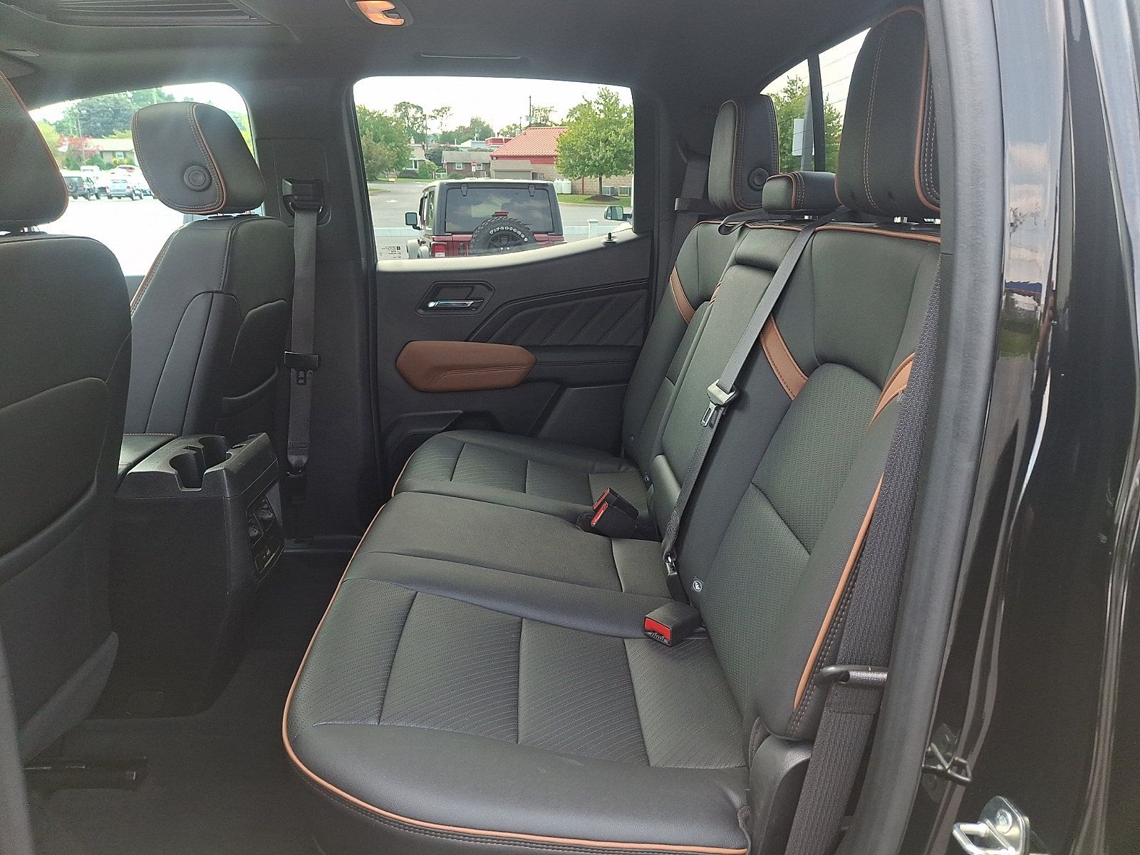 Used 2023 GMC Canyon AT4 w/ AT4 Premium Package AWD/4WD image 10