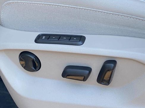 Used 2024 Volkswagen Atlas SEL Premium R-Line image 13