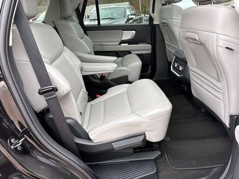 Used 2025 Ford Expedition Active image 17