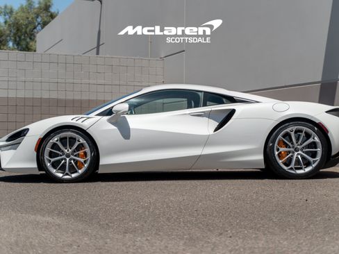 Used 2026 McLaren Artura RWD image 5