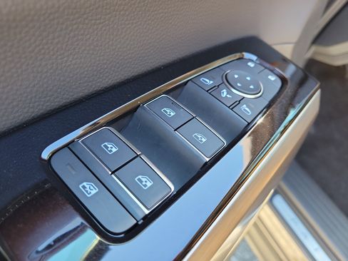 Certified 2025 Nissan Pathfinder Platinum w/ Cargo Package FWD image 12