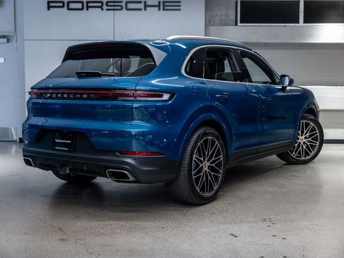 Certified 2025 Porsche Cayenne AWD/4WD image 8