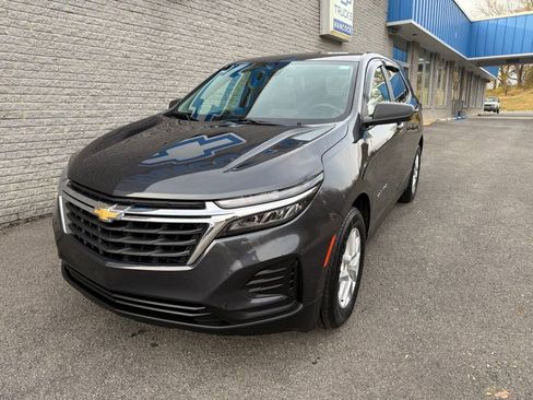 Used 2022 Chevrolet Equinox LS w/ LS Convenience Package AWD/4WD image 3