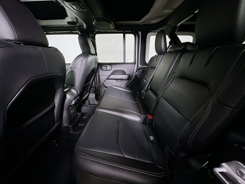 Used 2022 Jeep Wrangler Sahara w/ Cold Weather Group image 27