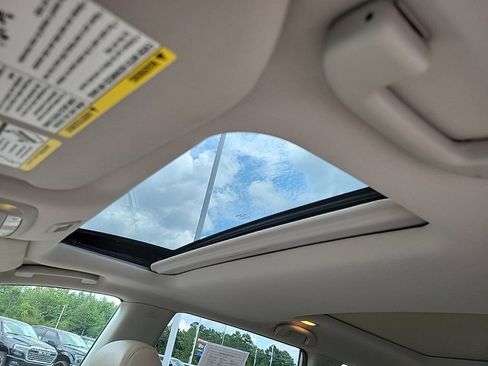 Used 2018 Nissan Pathfinder Platinum AWD/4WD image 10