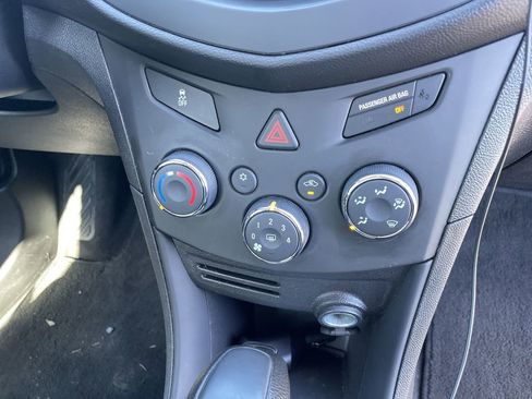 Used 2016 Chevrolet Trax LS image 23