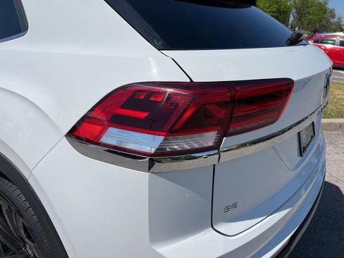 Used 2022 Volkswagen Atlas Cross Sport SE w/ Black Wheel Package FWD image 12