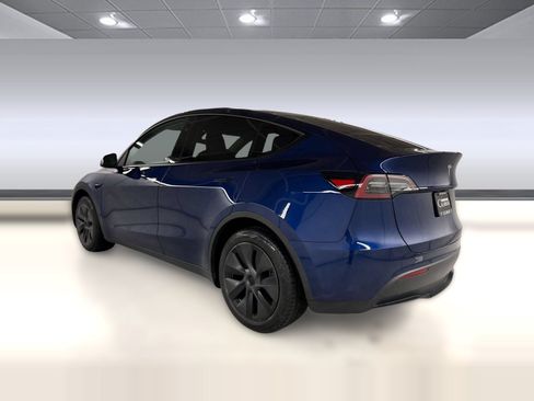 Used 2024 Tesla Model Y Long Range AWD/4WD image 3
