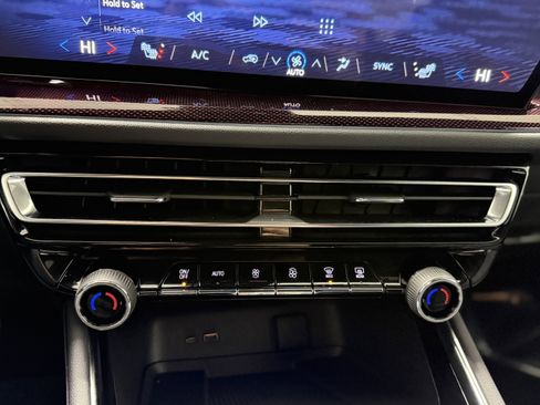 Used 2025 Chevrolet Traverse Z71 w/ Driver Confidence Package image 21