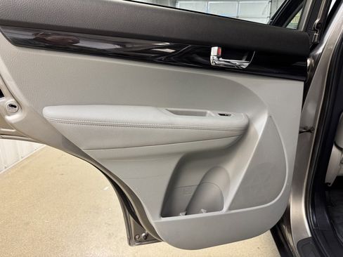 Used 2011 Kia Sorento LX image 15