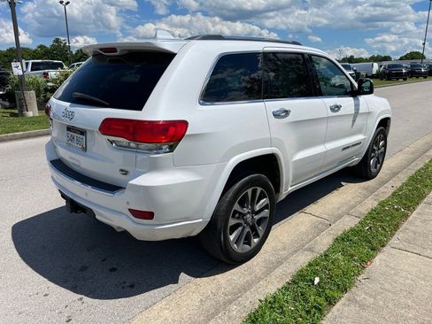 Used 2017 Jeep Grand Cherokee Overland AWD/4WD image 3