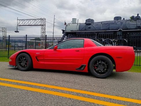 Used 2001 Chevrolet Corvette Z06 w/ Memory Pkg RWD image 8