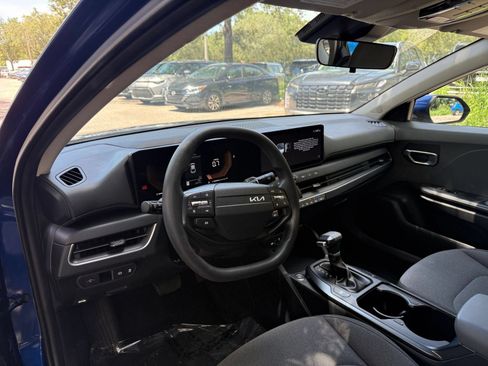 Used 2025 Kia K4 FWD image 32