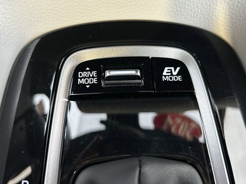 Certified 2024 Toyota Corolla SE w/ SE Package image 30