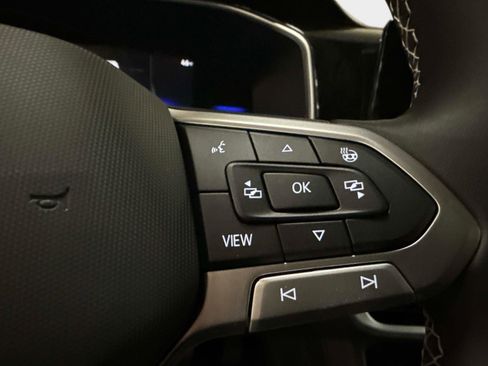 New 2026 Volkswagen Taos SE image 18