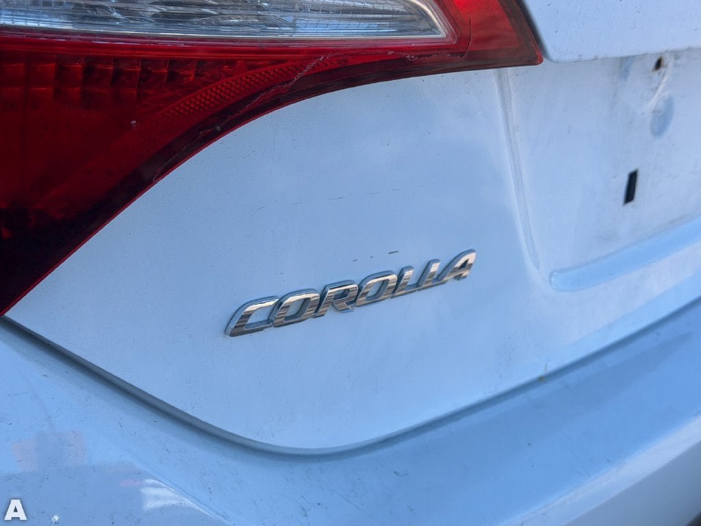 Used 2015 Toyota Corolla LE FWD image 7