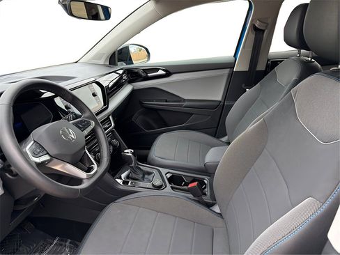 Used 2024 Volkswagen Taos SE image 10