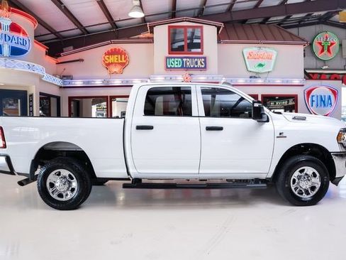 Used 2024 RAM 3500 Tradesman w/ Chrome Appearance Group image 5