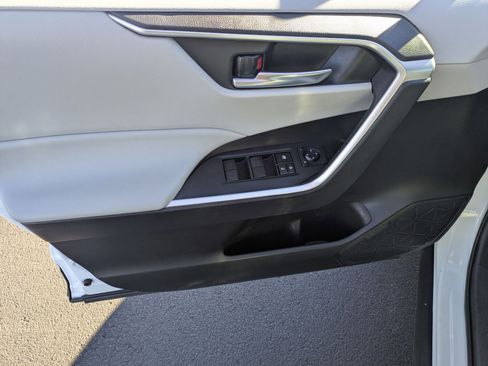 Used 2021 Toyota RAV4 XLE image 11