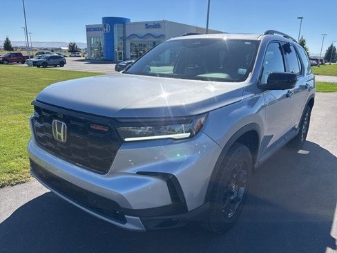 New 2025 Honda Pilot TrailSport image 2