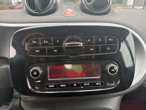 Used 2016 smart fortwo passion RWD image 20