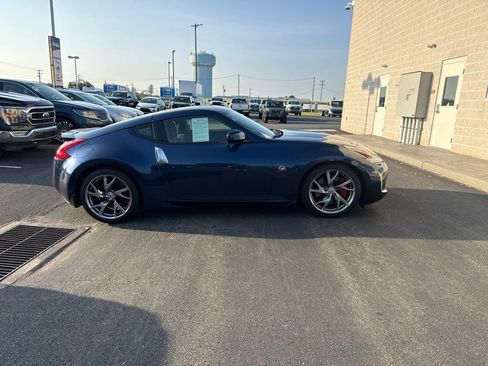 Used 2013 Nissan 370Z Coupe w/ Sport Pkg RWD image 4