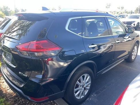 Used 2017 Nissan Rogue SV AWD/4WD image 2