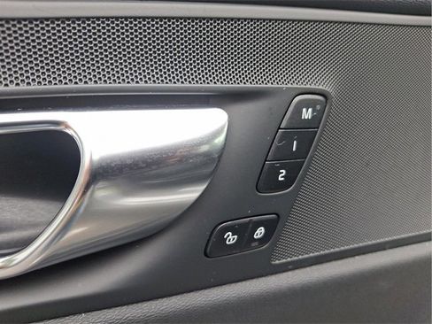 Certified 2025 Volvo XC60 B5 Plus image 20