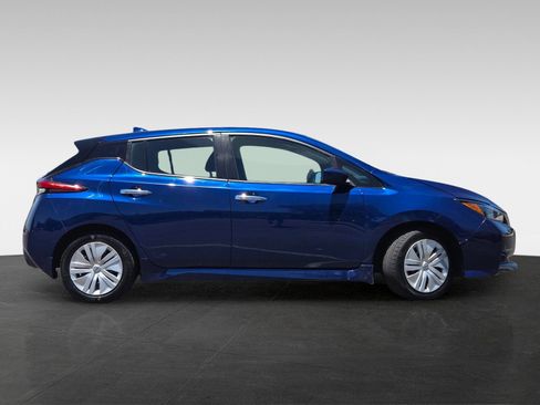 Used 2022 Nissan Leaf S FWD image 3