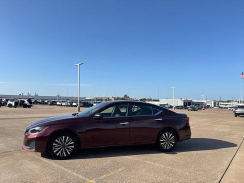 Certified 2025 Nissan Altima 2.5 SV FWD image 12