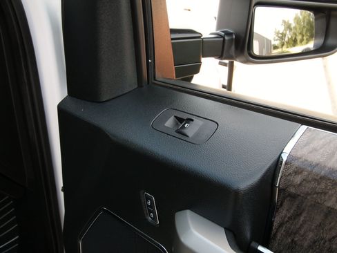 Used 2019 Ford F250 Lariat w/ Lariat Ultimate Package AWD/4WD image 41