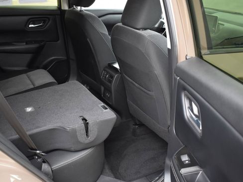 Used 2025 Nissan Rogue SV AWD/4WD image 15
