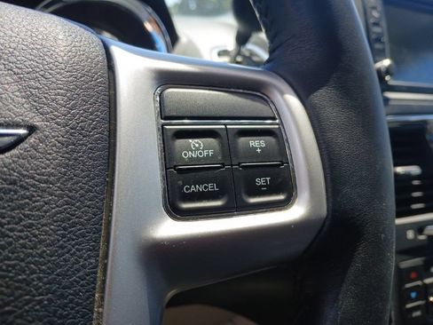 Used 2016 Chrysler Town & Country Touring w/ Driver Convenience Group FWD image 16
