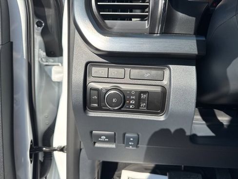 Used 2024 Ford F250 Lariat w/ Sport Appearance Package image 19