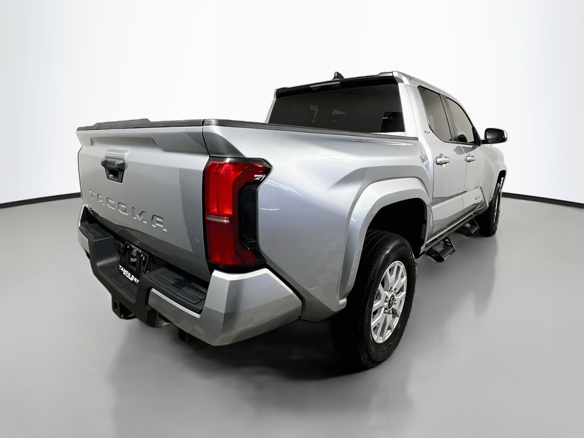 Used 2025 Toyota Tacoma SR5 AWD/4WD image 4