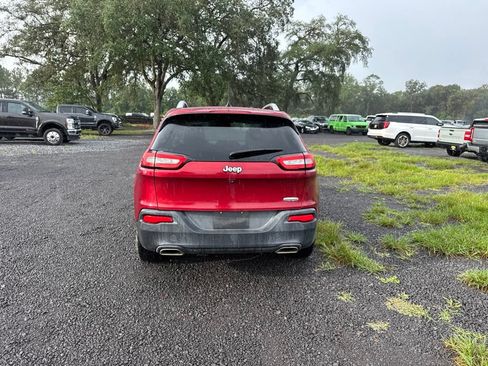 Used 2017 Jeep Cherokee Latitude w/ Comfort/Convenience Group FWD image 4