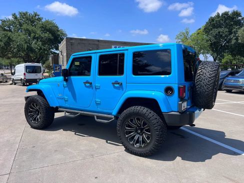 Used 2017 Jeep Wrangler Unlimited Sahara w/ Connectivity Group AWD/4WD image 8