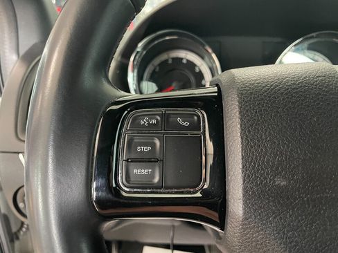 Used 2016 Dodge Grand Caravan SE FWD image 11