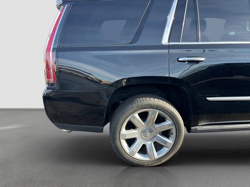 Used 2020 Cadillac Escalade Premium Luxury AWD/4WD image 17