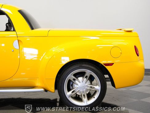 Used 2004 Chevrolet SSR w/ Preferred Equipment Group RWD image 25
