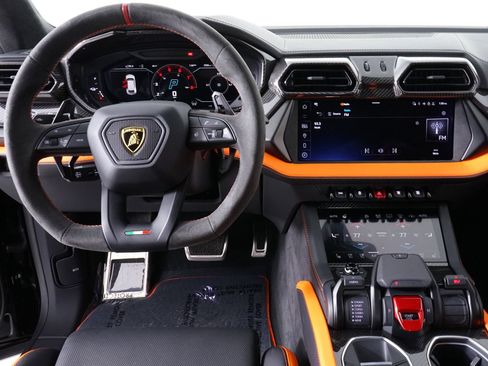 Used 2025 Lamborghini Urus Performante AWD/4WD image 27